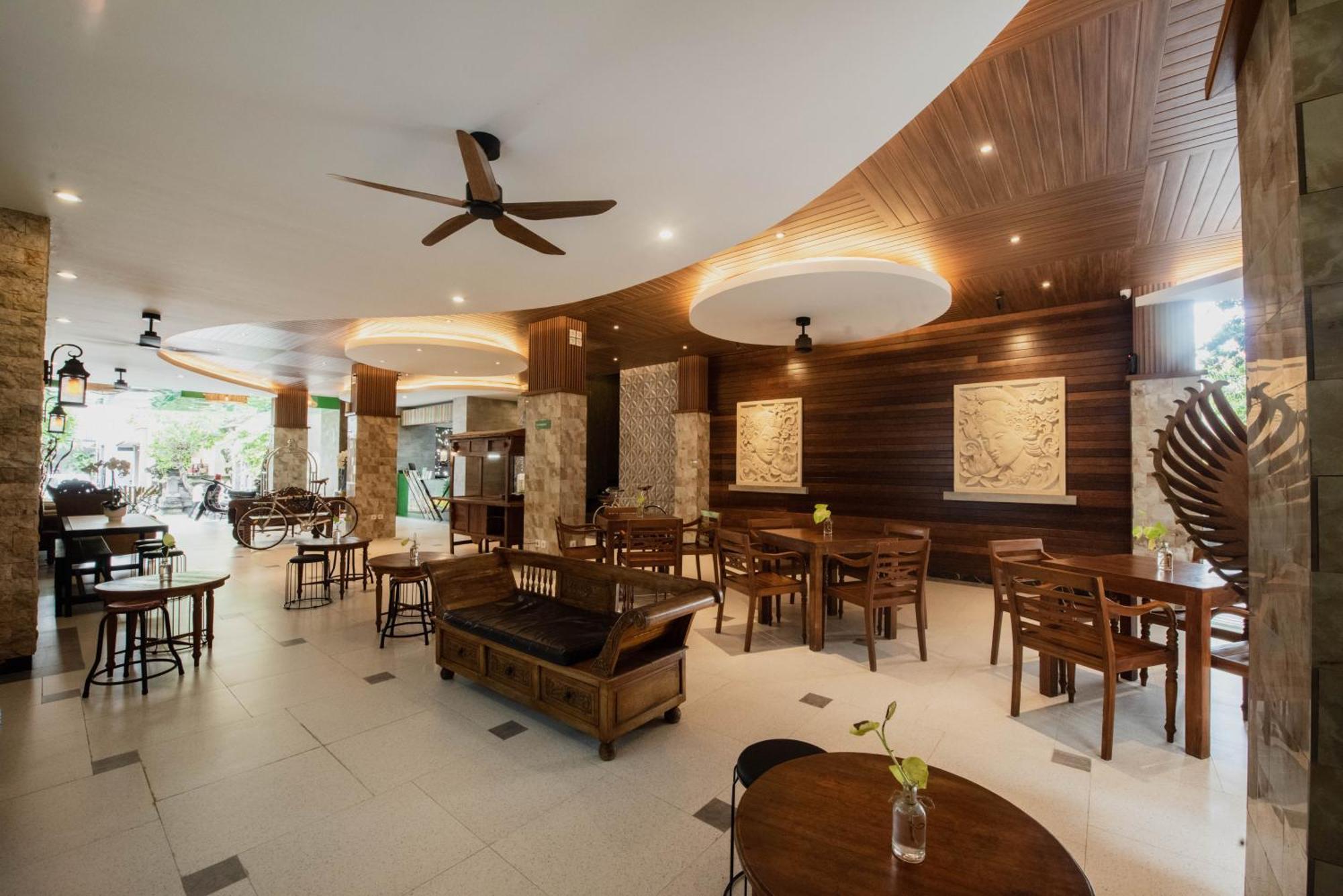 Sandat Hotel Legian Экстерьер фото