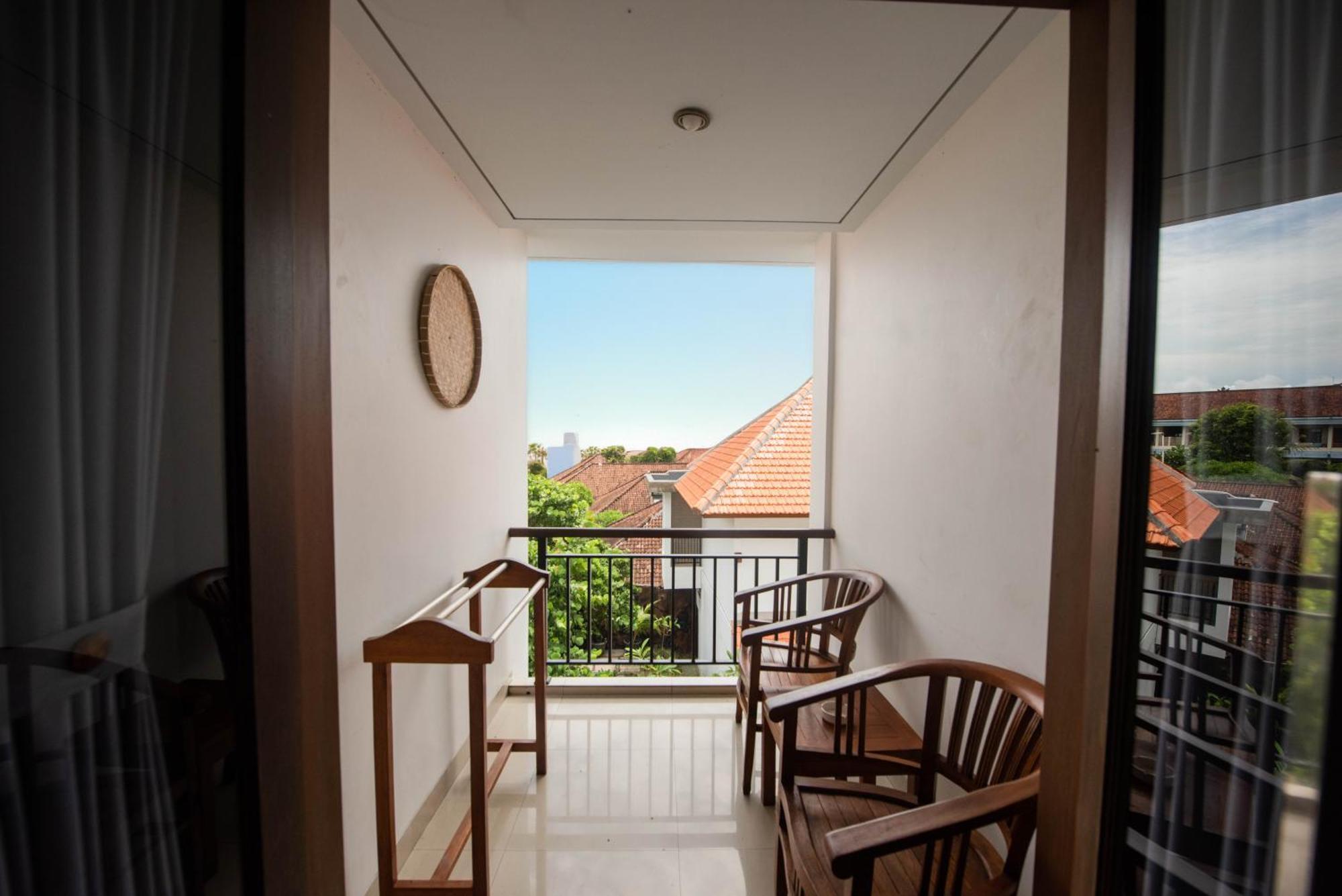 Sandat Hotel Legian Экстерьер фото