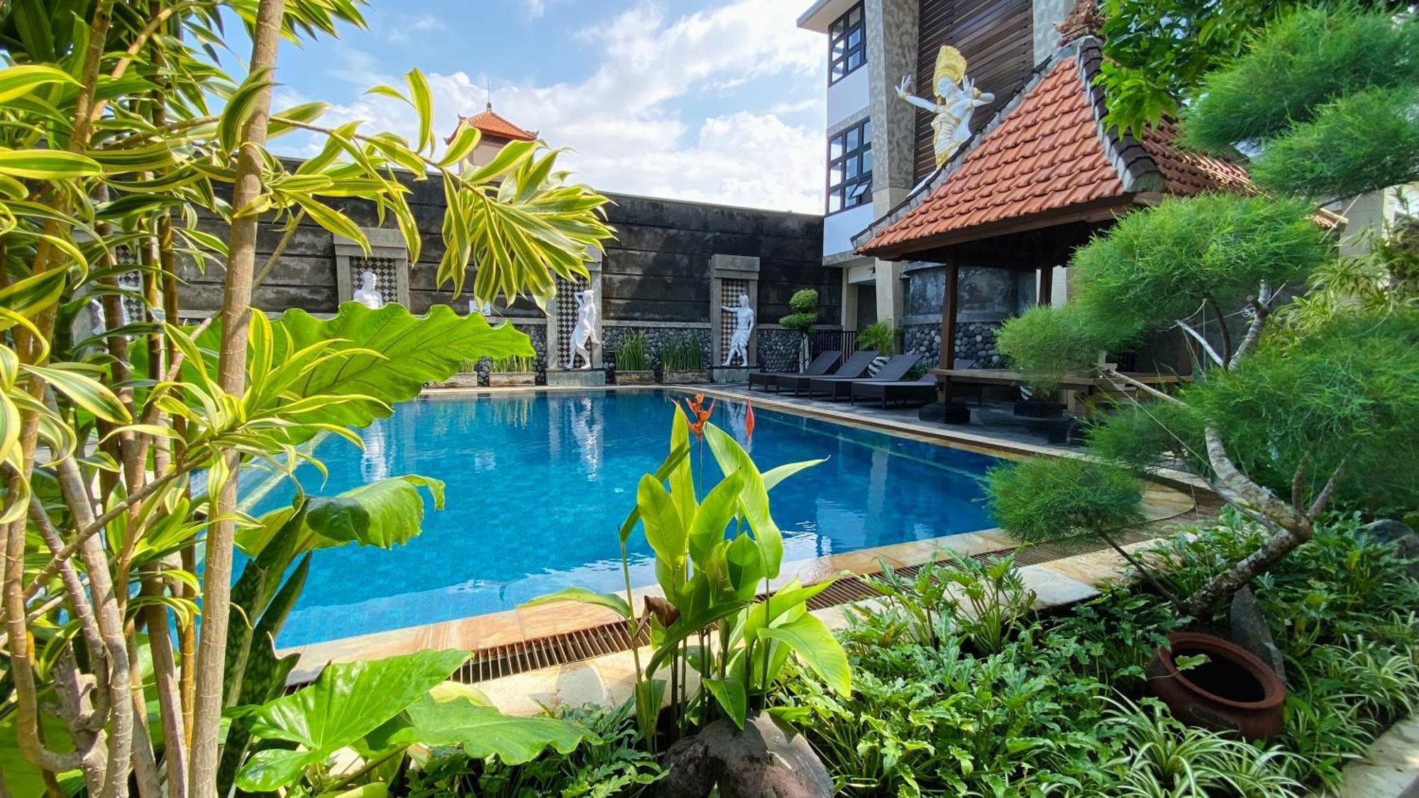 Sandat Hotel Legian Экстерьер фото