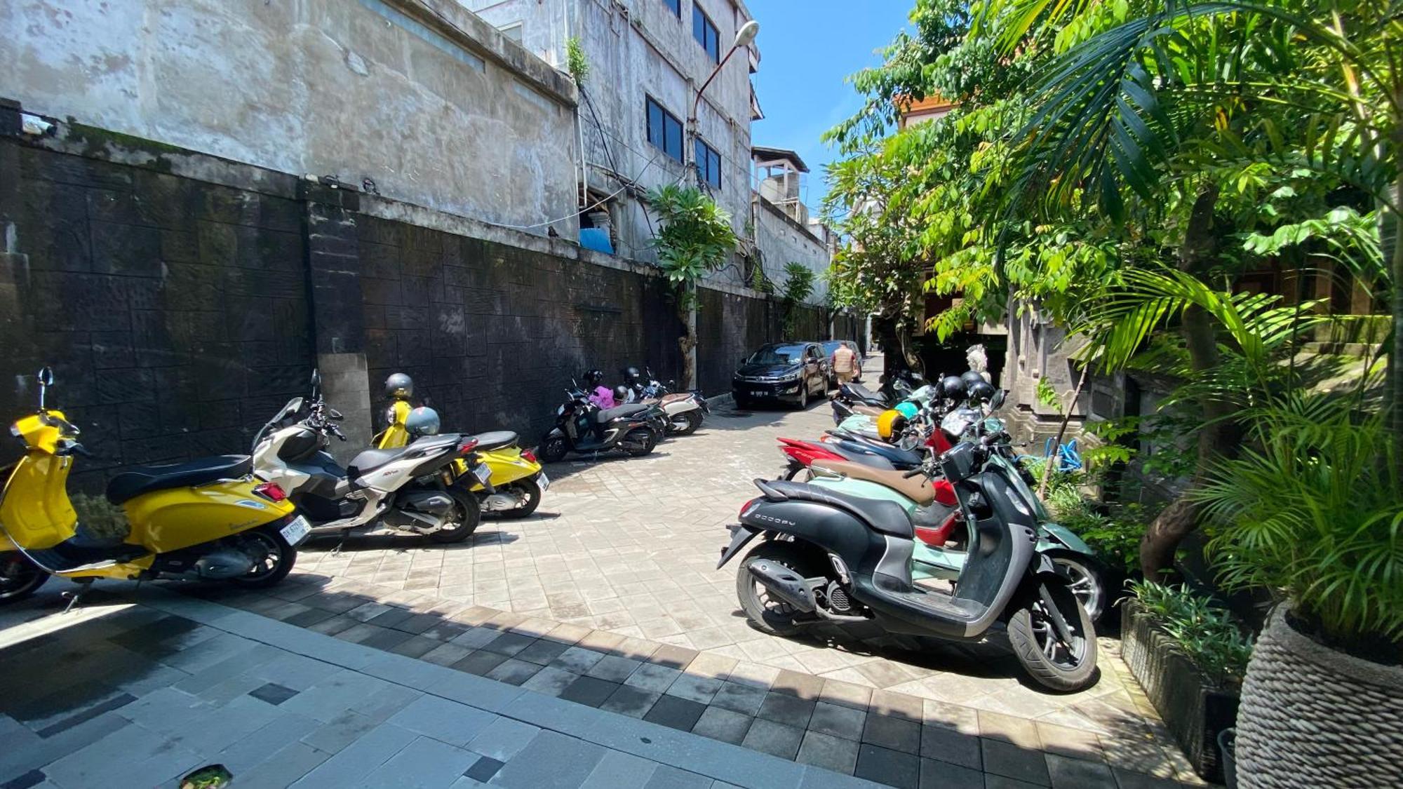Sandat Hotel Legian Экстерьер фото