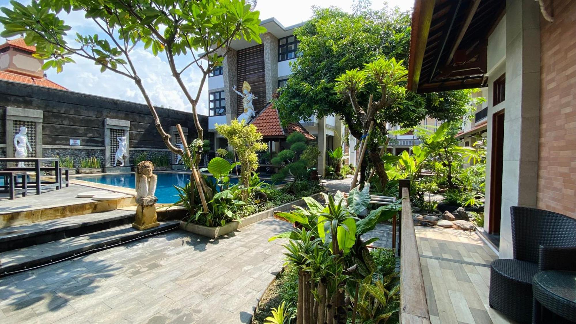 Sandat Hotel Legian Экстерьер фото